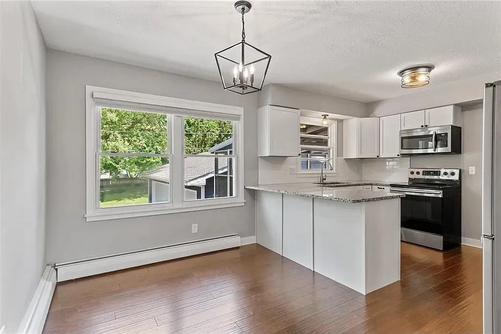 4 bed, 2080 sqft, $3,000 — Photo 4