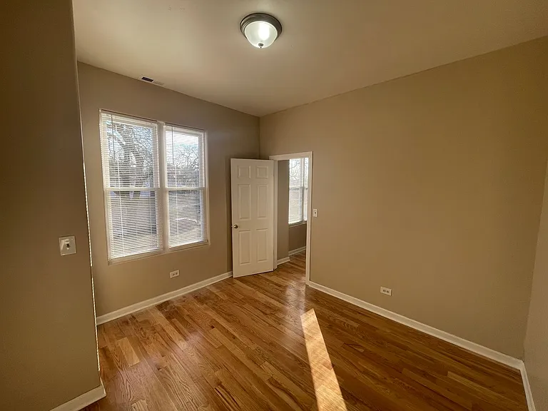 1022 W 64th St #2E — Photo 10