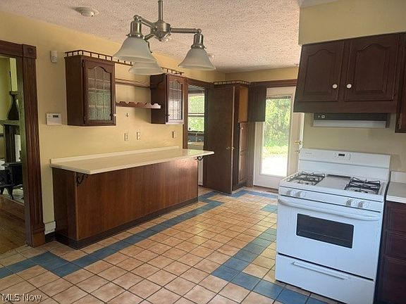 5th image of 261 E Main St