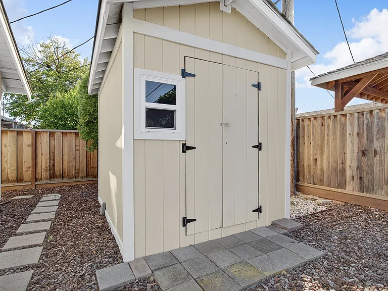 899 Ebbets Dr — Photo 28