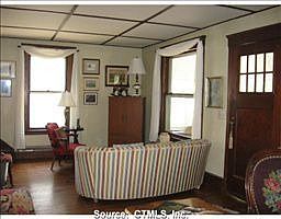 5th image of 160 Putnam Ave