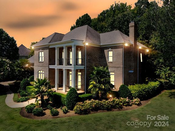 2nd image of 204 Knoxview Ln
