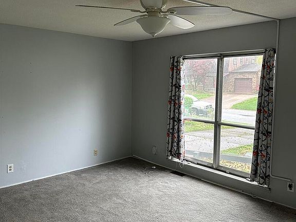 3rd image of 113 N Lark Ln