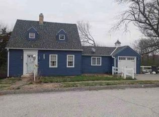 906 Oakland Ave, Oakland, IA 51560