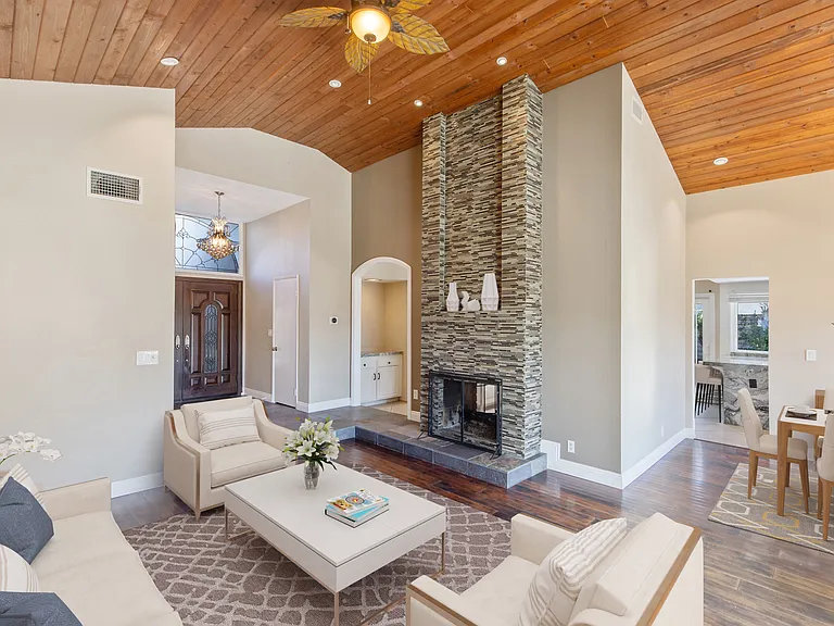 3332 Holloway St — Photo 10