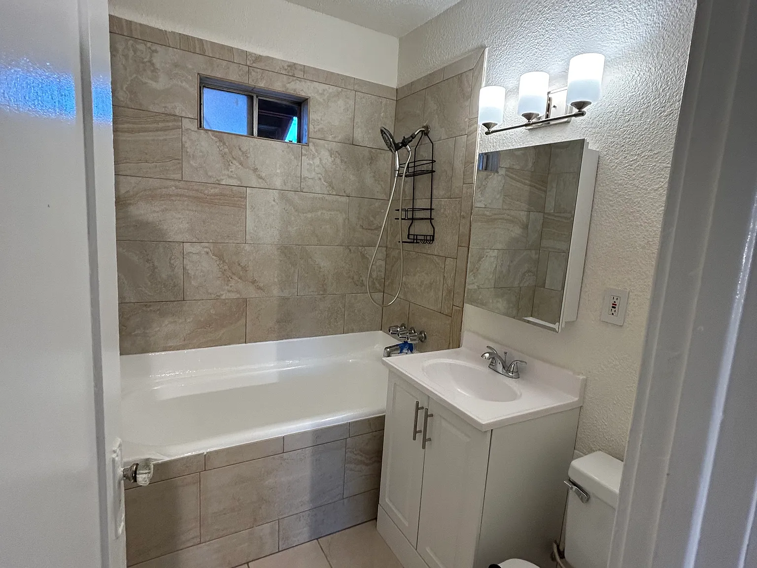 1 bed, 700 sqft, $1,950 — Photo 2