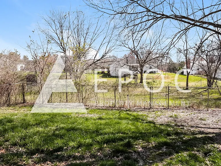 1619 Lexington Ave — Photo 15
