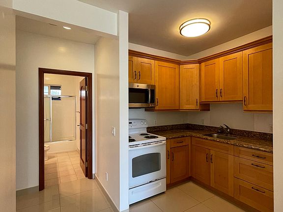 (Downstairs) Kitchen