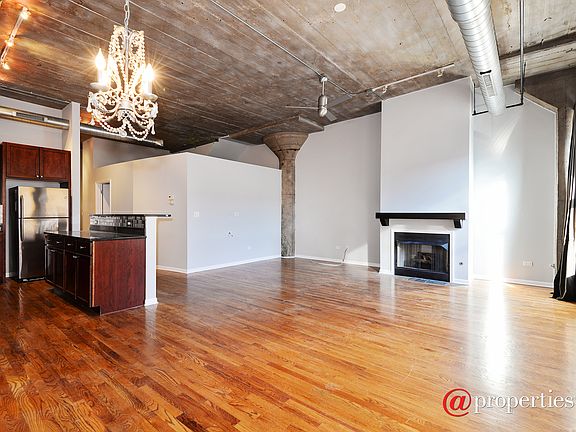Kitchen / Living Room