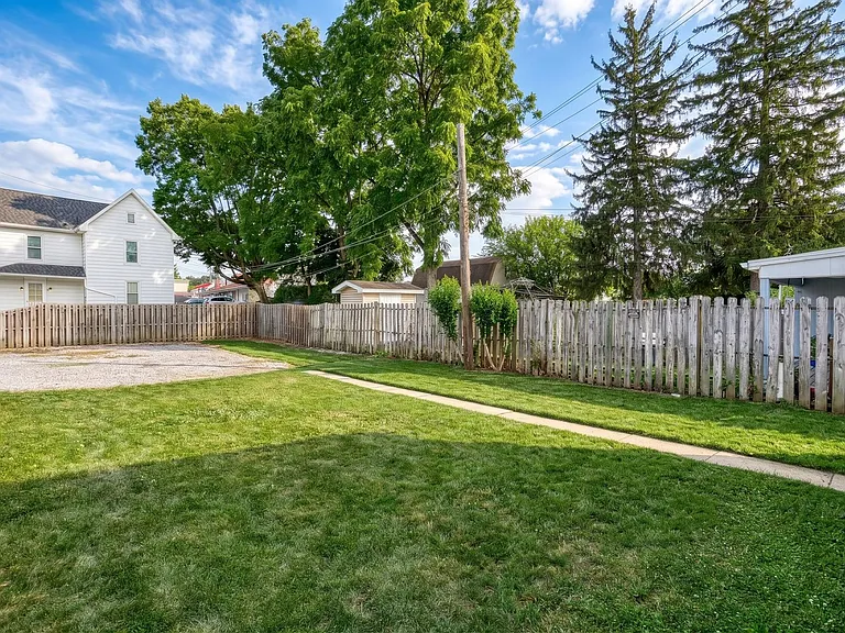 42 E Locust St — Photo 15