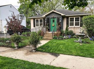 540 S Main St, Naperville, IL 60540