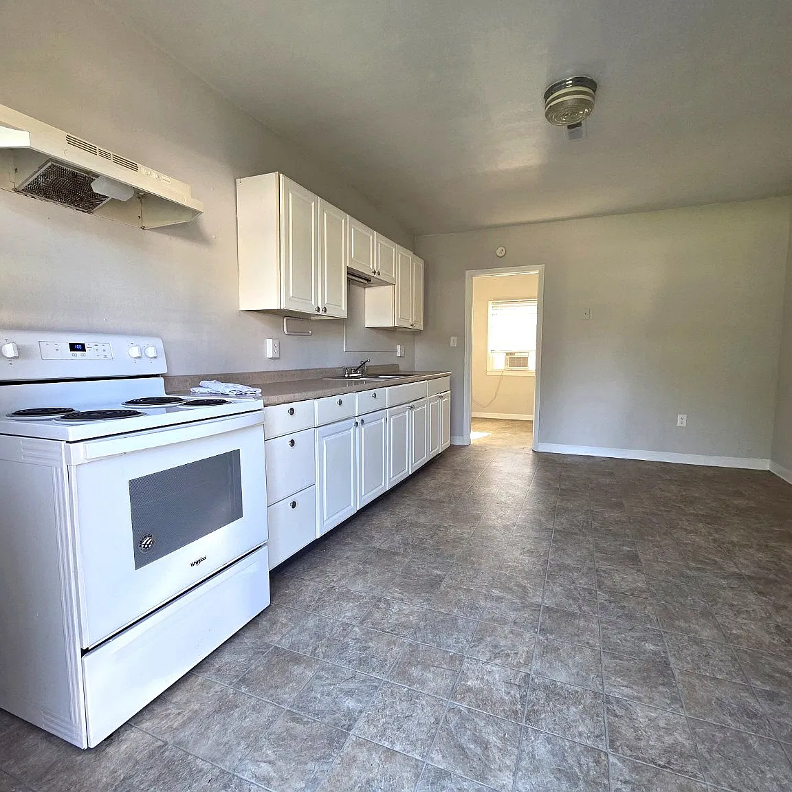 2 bed, $1,100 — Photo 2