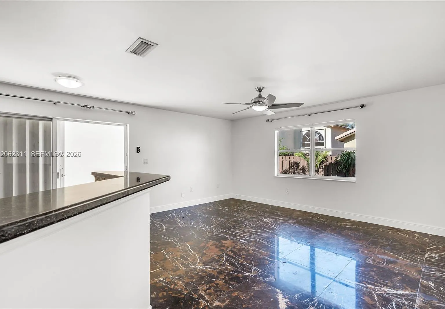 4 bed, 2154 sqft, $4,300 — Photo 4