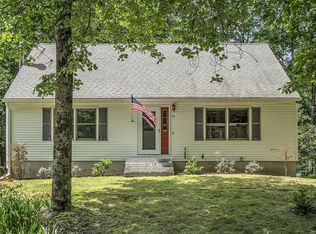 10 Hale Rd, Hubbardston, MA 01452