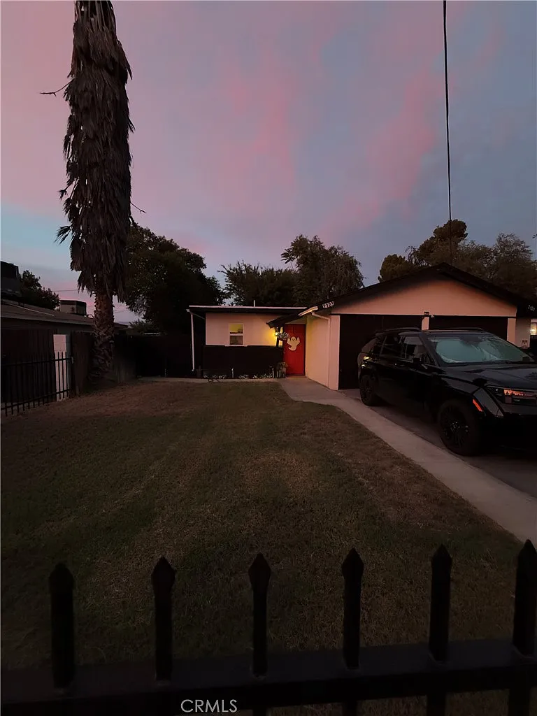 2 bed, 800 sqft, $2,600 — Photo 1