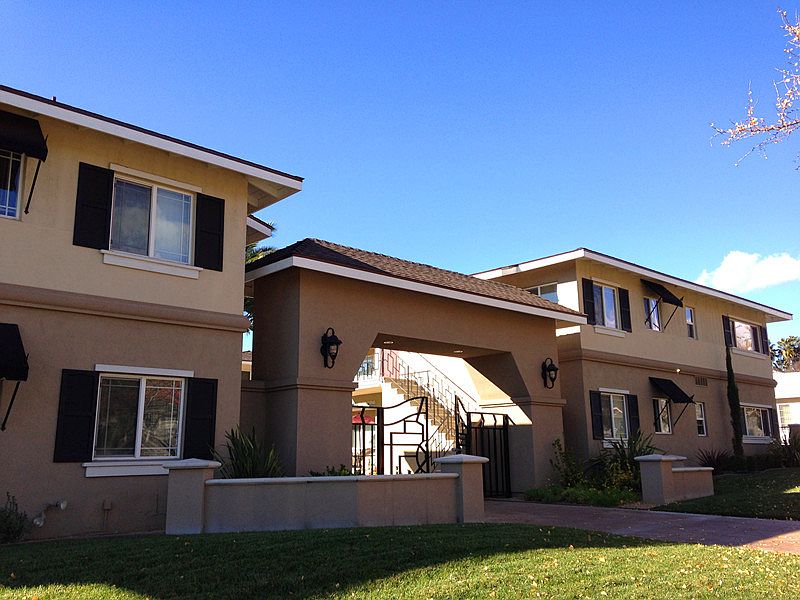 1st image of 423 N Cambridge Ave