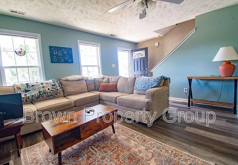 4918 Yorkchester Dr — Photo 5
