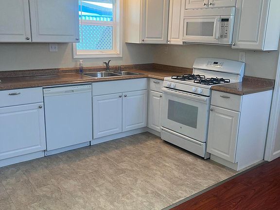 2nd image of 198 N Skyline Dr Space 27