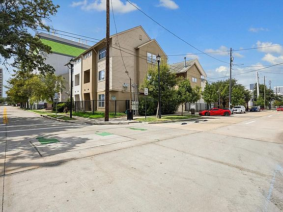 4th image of 3010 Caroline St