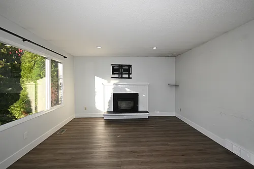 282 Clark Cres #A Photo 1