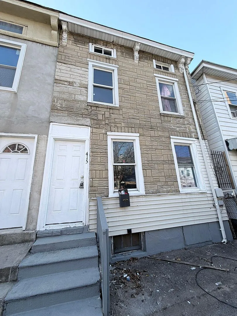415 Hudson St — Photo 2