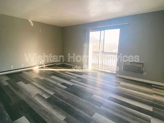 3rd image of 220 Charleston Blvd #6