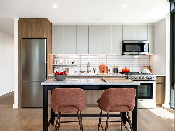 Two distinctive kitchen palettes to choose from: dawn and dusk