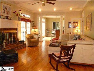5th image of 105 Chippendale Dr
