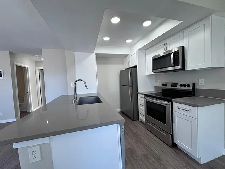 Coronado House — Photo 15