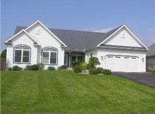 24 Melbourne Grn, Fairport, NY 14450