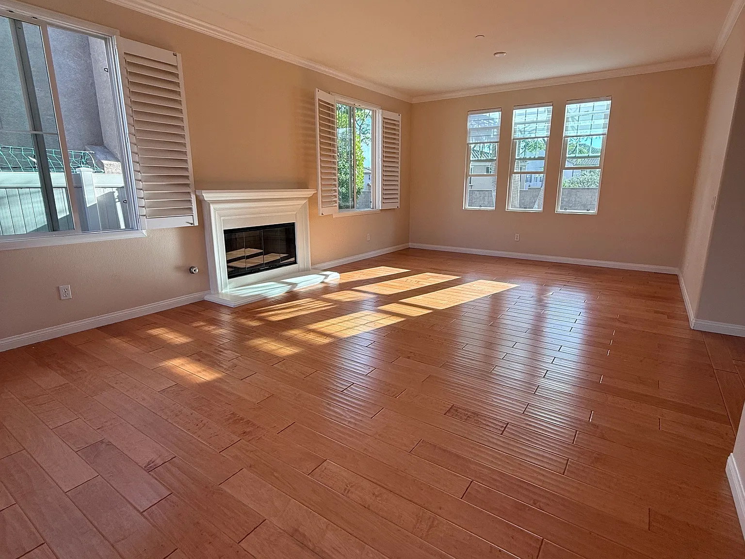 4 bed, 3252 sqft, $6,300 — Photo 2