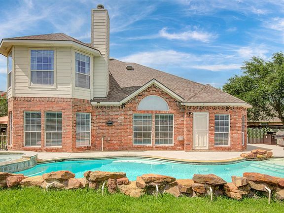 2nd image of 2303 Fern Bend Ln
