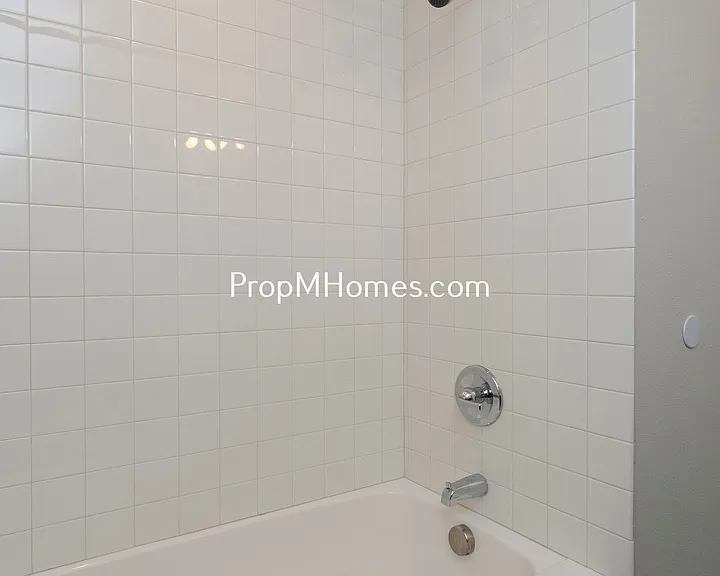 15535 NE Glisan St #1 — Photo 11