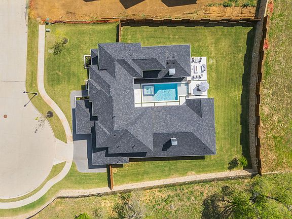 3rd image of 381 Spade Ranch Rd