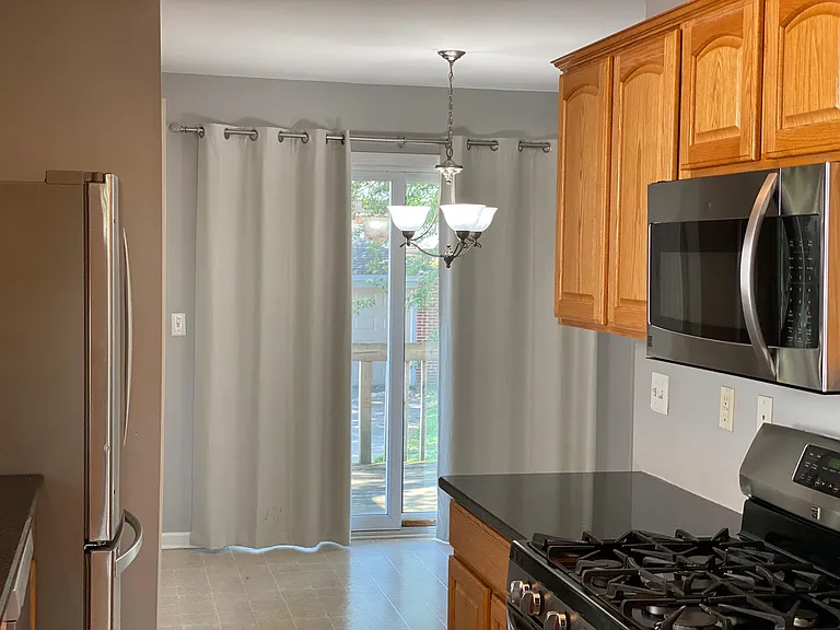 1008 Lakepointe St #1 — Photo 6