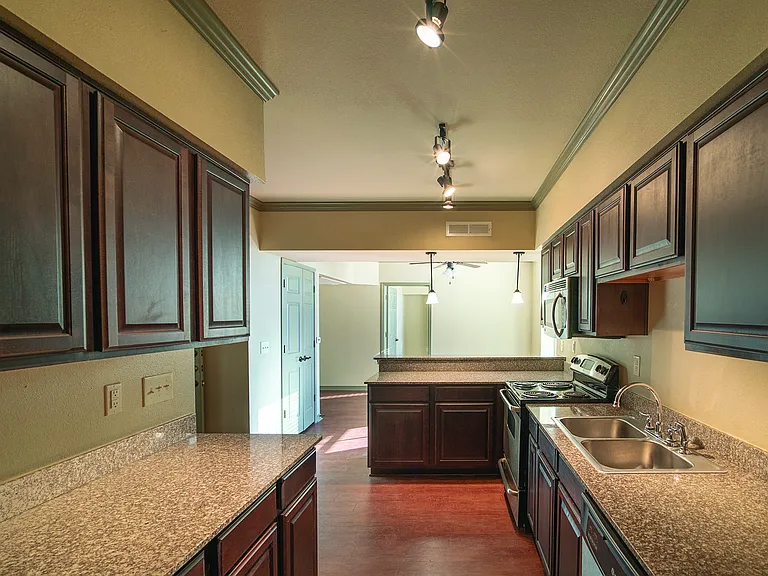 2101 Church Street — Photo 24
