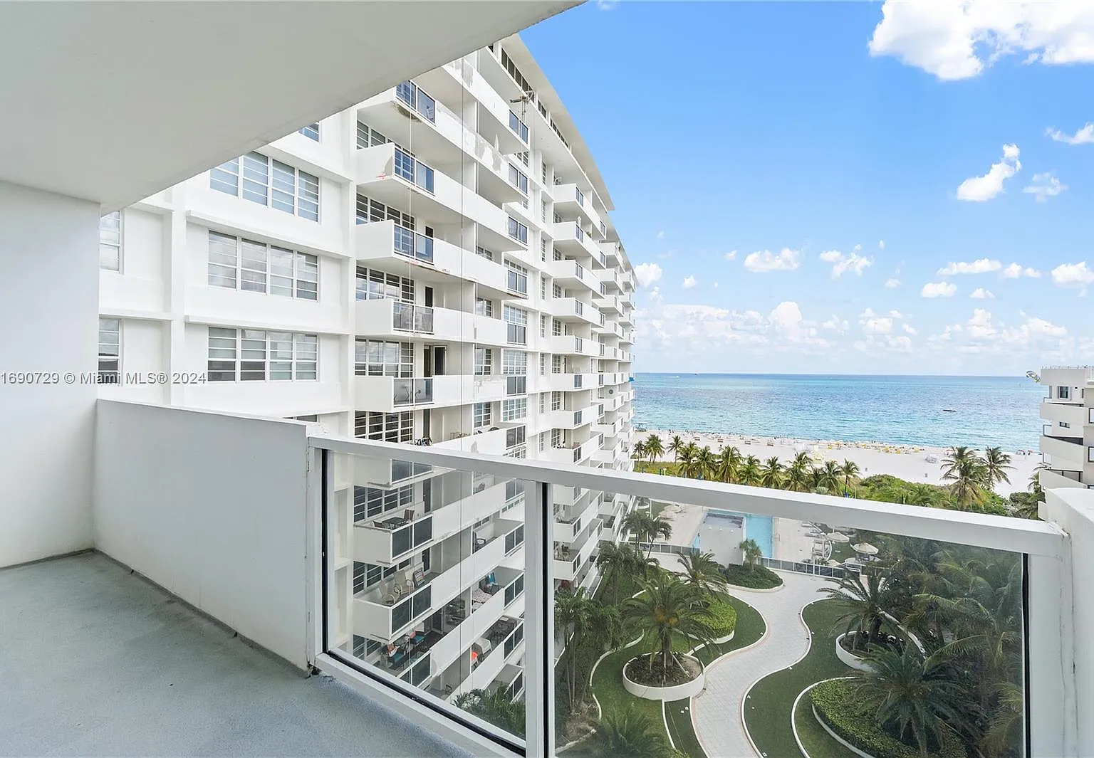 The Decoplage Condo — Photo 2