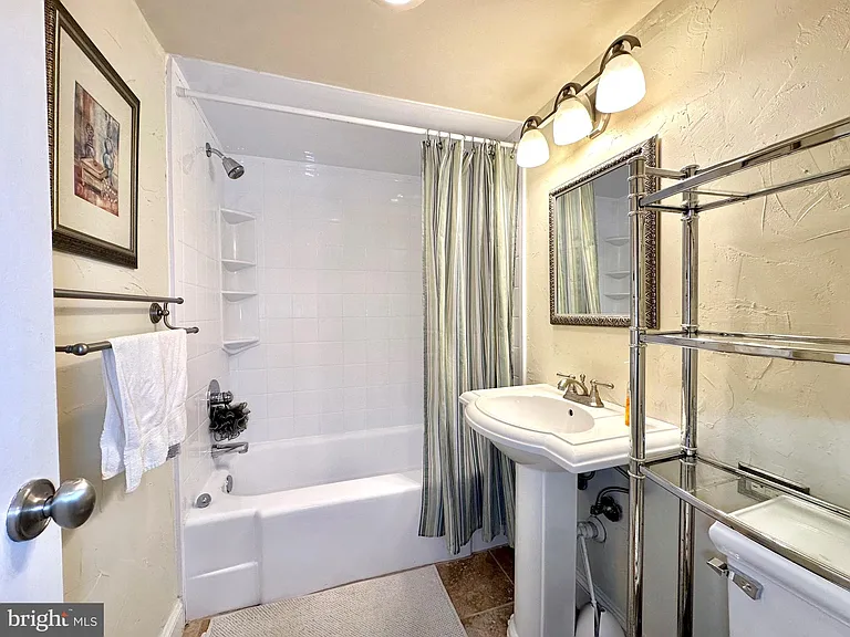 501 Slaters Ln #902 — Photo 46