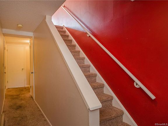 2nd image of 174 Oakland St APT B