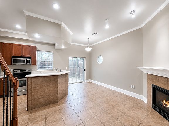3rd image of 1819 N Fitzhugh Ave #A