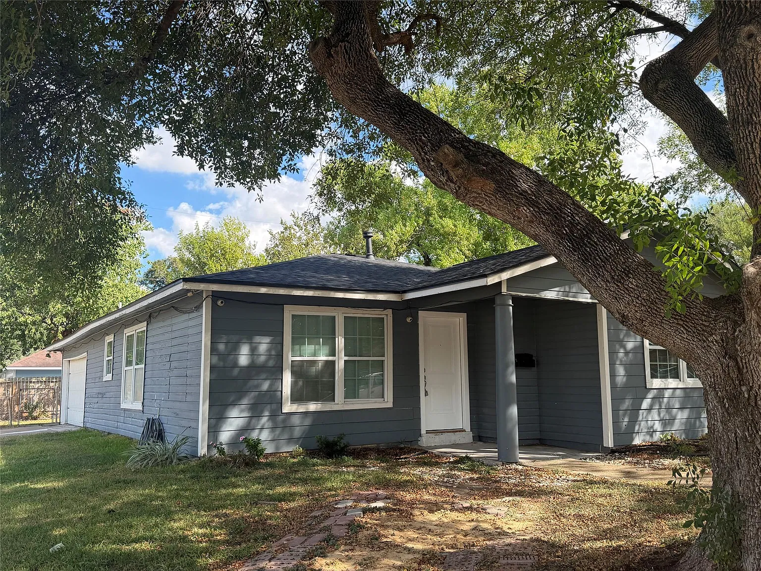 3 bed, 1.0 bath, $1,700 — Photo 2