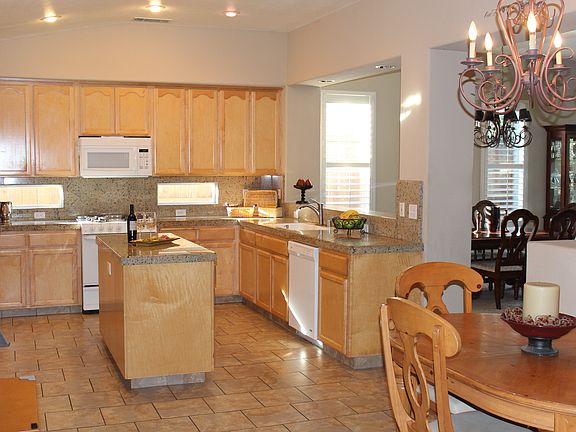 3rd image of 2581 Knobcone Ln