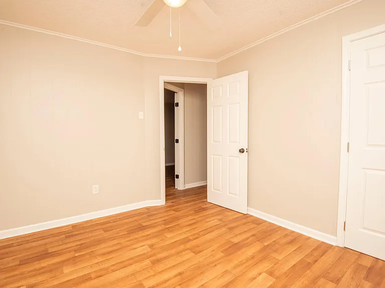 136 Harrison Ln — Photo 29