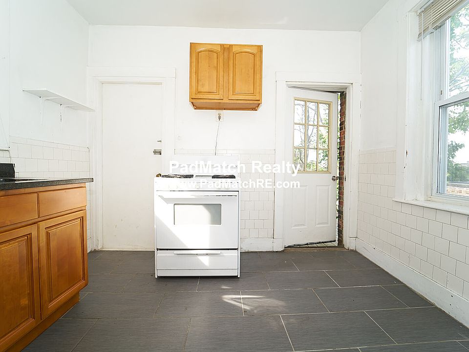 Eat-in-kitchen