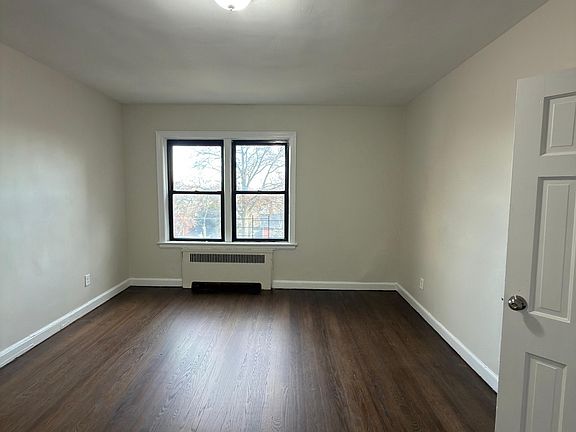 3rd image of 25-26 Van Velsor Pl #2