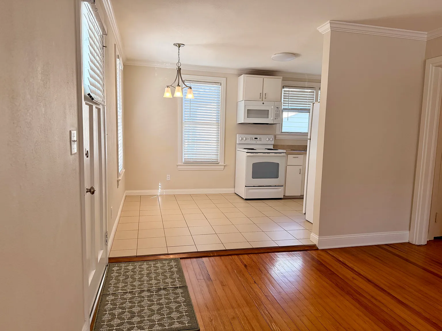 1 bed, 700 sqft, $1,200 — Photo 2