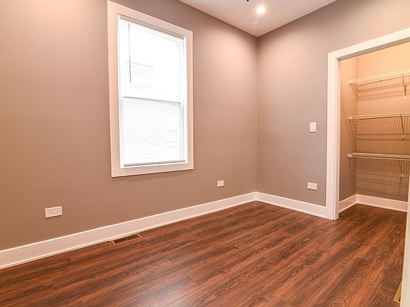 3rd image of 5339 S Maplewood Ave