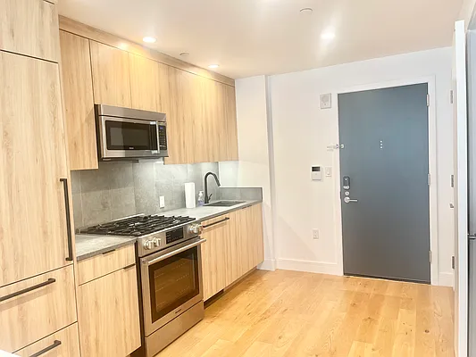 Rented by E Realty International Corp | media 3