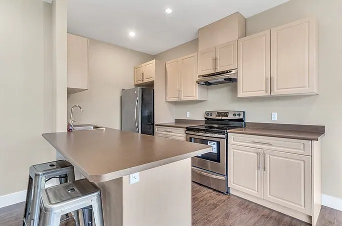1 bed, 1.0 bath, 650 sqft, $2,100 — Photo 4