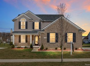 7245 Castell Blvd, Belleville, MI